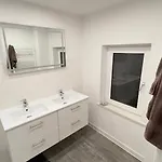 Geraeumiges City-apartment Mit 2 Badezimmer Und Parkplaetzen D46-og Lejlighed *