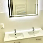 公寓 Geraeumiges City-apartment Mit 2 Badezimmer Und Parkplaetzen D46-og *