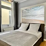 Geraeumiges City-apartment Mit 2 Badezimmer Und Parkplaetzen D46-og * Oldenburg