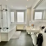 Geraeumiges City-apartment Mit 2 Badezimmer Und Parkplaetzen D46-og Lejlighed *