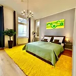 Geraeumiges City-apartment Mit 2 Badezimmer Und Parkplaetzen D46-og *