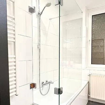 Geraeumiges City-apartment Mit 2 Badezimmer Und Parkplaetzen D46-og * Oldenburg