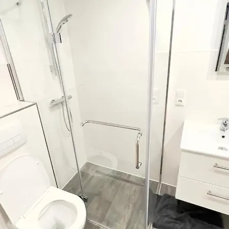 Geraeumiges City-apartment Mit 2 Badezimmer Und Parkplaetzen D46-og * Oldenburg