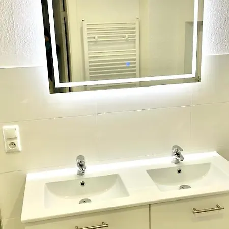 Apartment Geraeumiges City-apartment Mit 2 Badezimmer Und Parkplaetzen D46-og *
