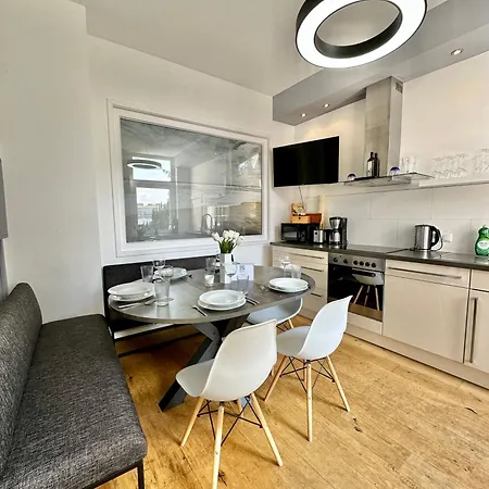 Geraeumiges City-apartment Mit 2 Badezimmer Und Parkplaetzen D46-og * Oldenburg