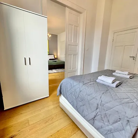 Geraeumiges City-apartment Mit 2 Badezimmer Und Parkplaetzen D46-og *
