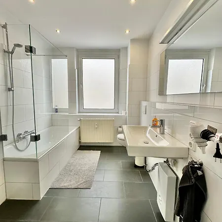 Geraeumiges City-apartment Mit 2 Badezimmer Und Parkplaetzen D46-og Lejlighed *