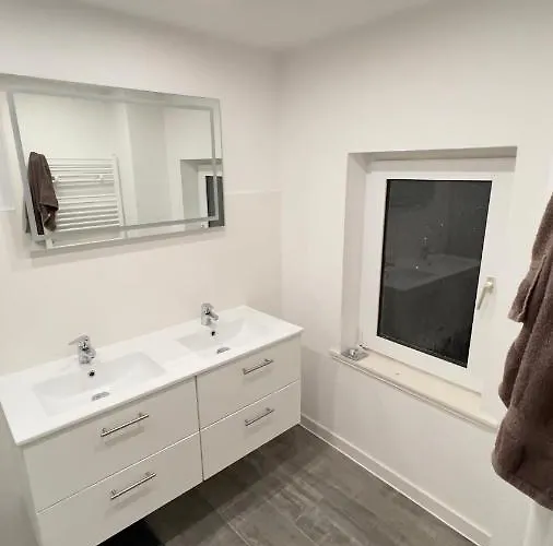 Geraeumiges City-apartment Mit 2 Badezimmer Und Parkplaetzen D46-og Apartment *