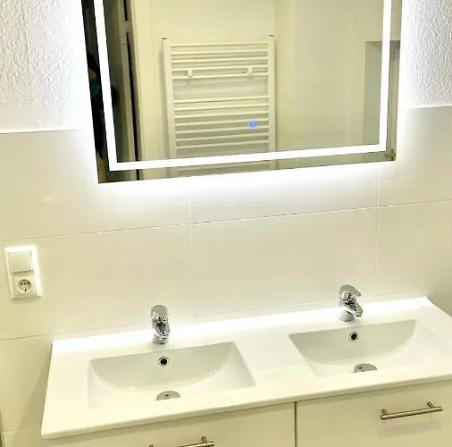 Daire Geraeumiges City-apartment Mit 2 Badezimmer Und Parkplaetzen D46-og *