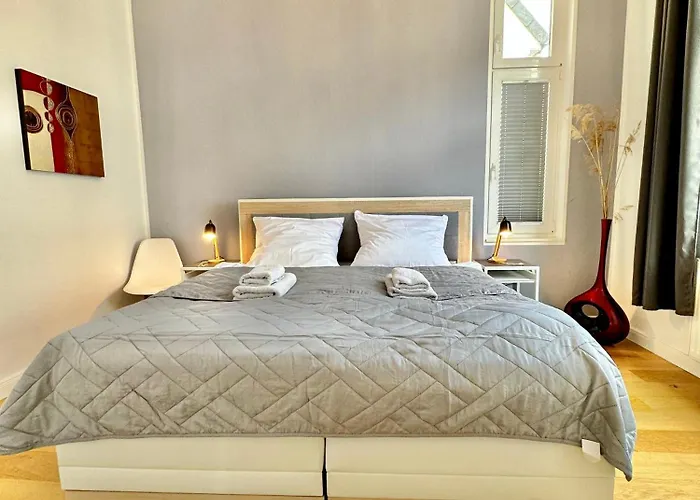 Geraeumiges City-apartment Mit 2 Badezimmer Und Parkplaetzen D46-og
