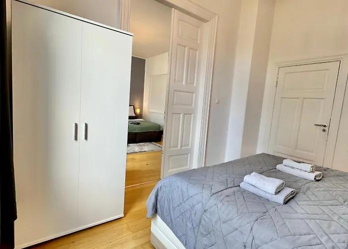 Daire Geraeumiges City-apartment Mit 2 Badezimmer Und Parkplaetzen D46-og